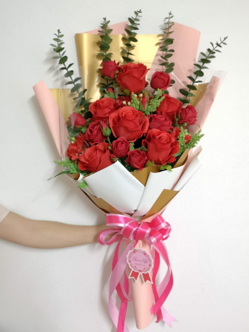 ช่อดอกกุหลาบแดง ทรงสูง (ดอกไม้ประดิษฐ์)