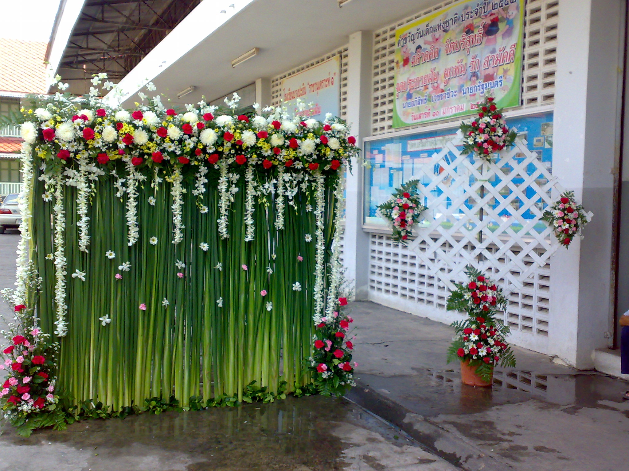 ซุ้มดอกไม้สดถ่ายรูป