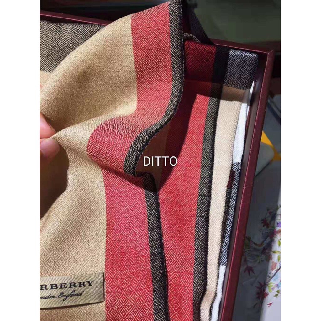 ผ้าพันคอ ผ้าคลุมไหล่ BURBERRY