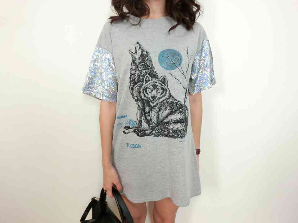 เดรสผ้ายืด/ หรือเสื้อตัวยาว สกีนลาย แขนปักเลื่อมวิ้งค่ะ