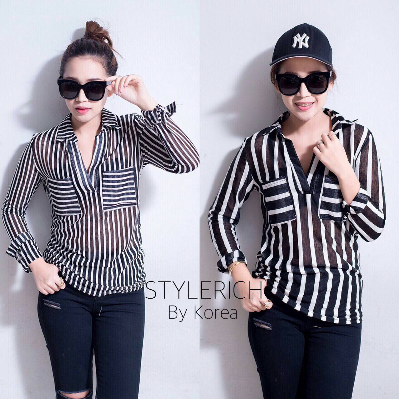 เสื้อเชิ้ตริ้วคอวี ลายทางสลับขาวดำ คอปก แต่งกระเป๋า2ข้าง ผ้าเนื้อดี งานนำเข้า ยืดหยุ่นได้ ใส่สบายมั่กๆๆค่าาา