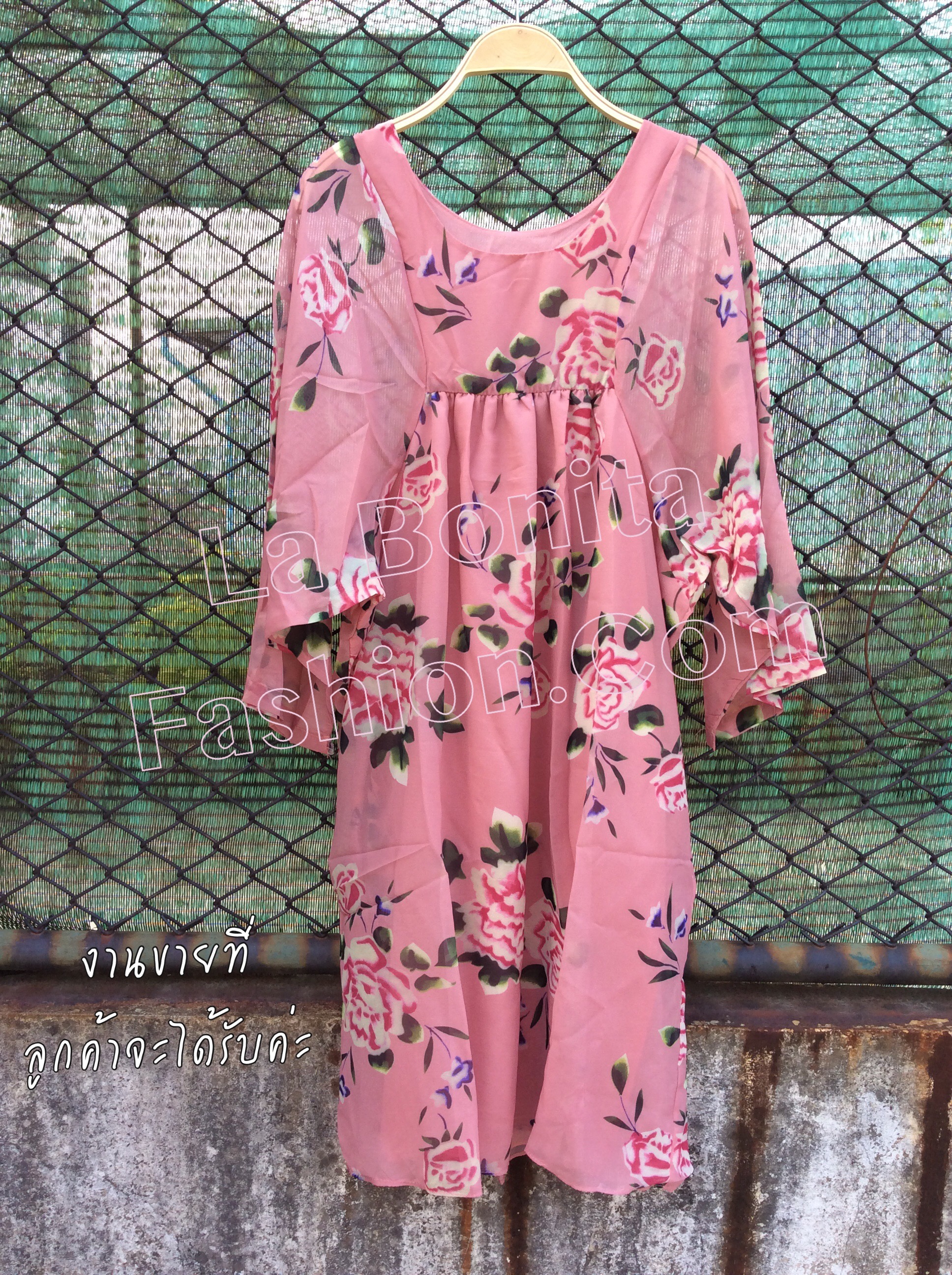 เดรสSoda ลายดอกกุหลาบสีชมพู แบบที่ดาราใส่กันเยอะมากๆๆๆ