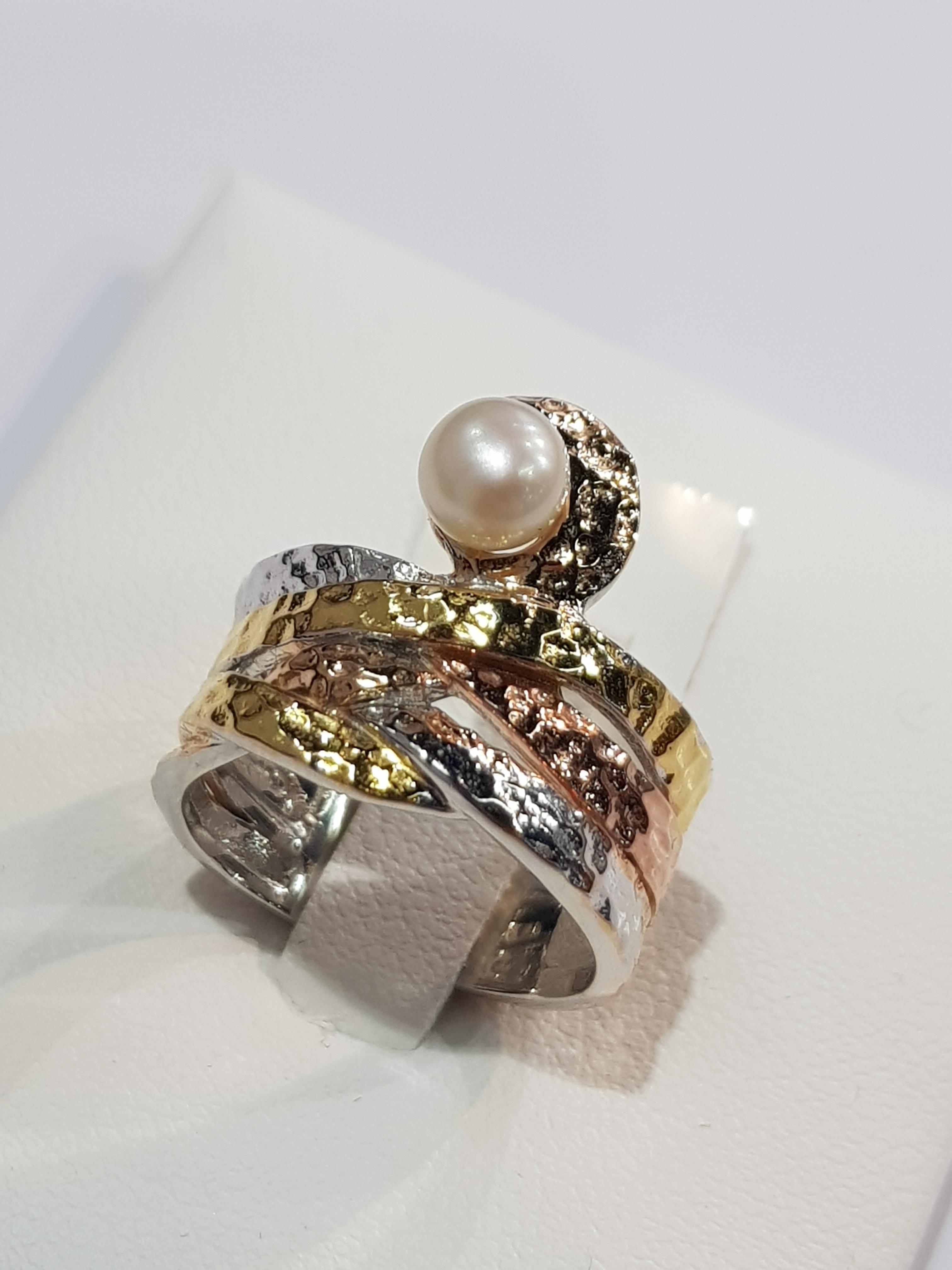 แหวนไข่มุก แหวนมุกนำโชค แหวนเงินแท้ชุบสามสี สวยหรู 925 Tri Color (Rhodium, Yellow Gold and Pink Gold) Freshwater Pearl Ring