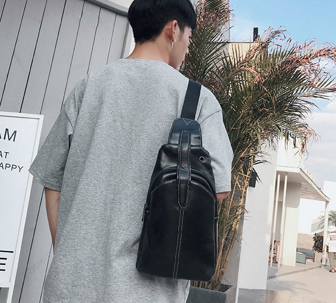 พร้อมส่ง กระเป๋าผู้ชายสะพายคาดอก ใส่ipad 8 นิ้ว แฟชั่นเกาหลี