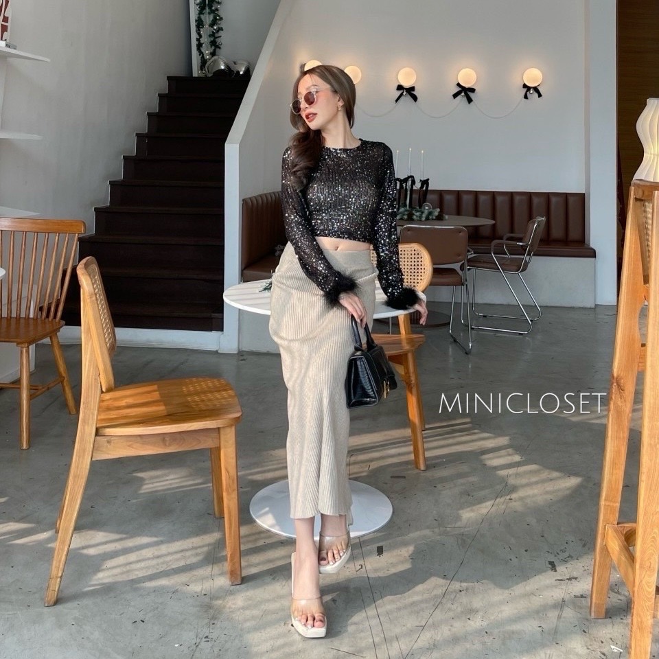 เสื้อปักเลื่อมวิ้งๆ แขนยาวปลายแขนแต่งขนนกน่ารัก ใส่เที่ยว ใส่ออกงานสวย