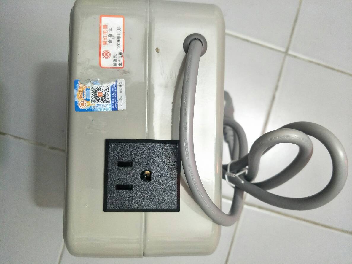 OT23 หม้อแปลงไฟ 220V เป็น 110V ขนาด 2000 วัตต์ พร้อมปลั๊กหัวแปลง Universal