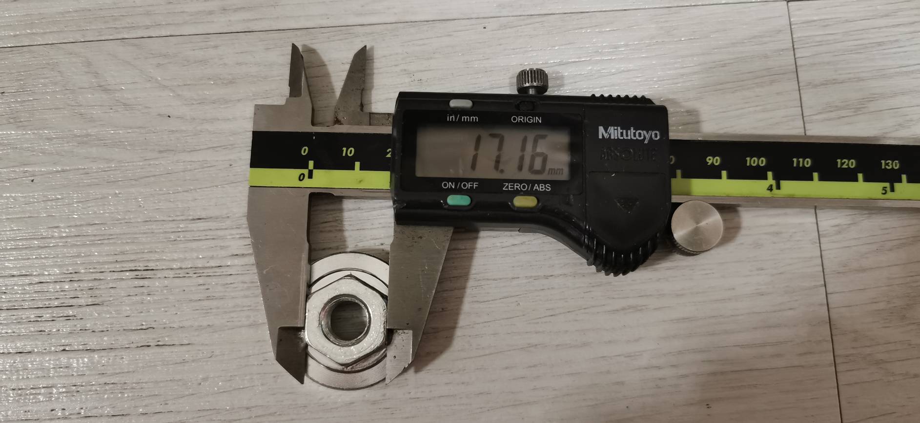 OT135 แหวนล้อคใบตัดหินเจียร 4 นิ้วตัวบน หัวน้อตเบอ 17 ไขง่าย