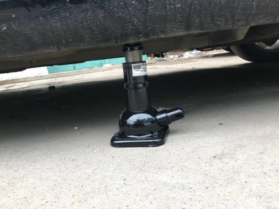 CARE08 แม่แรงมือหมุน 2 ตัน สะดวก ปลอดภัย ทนทาน สำหรับ รถเก๋ง รถกระบะ