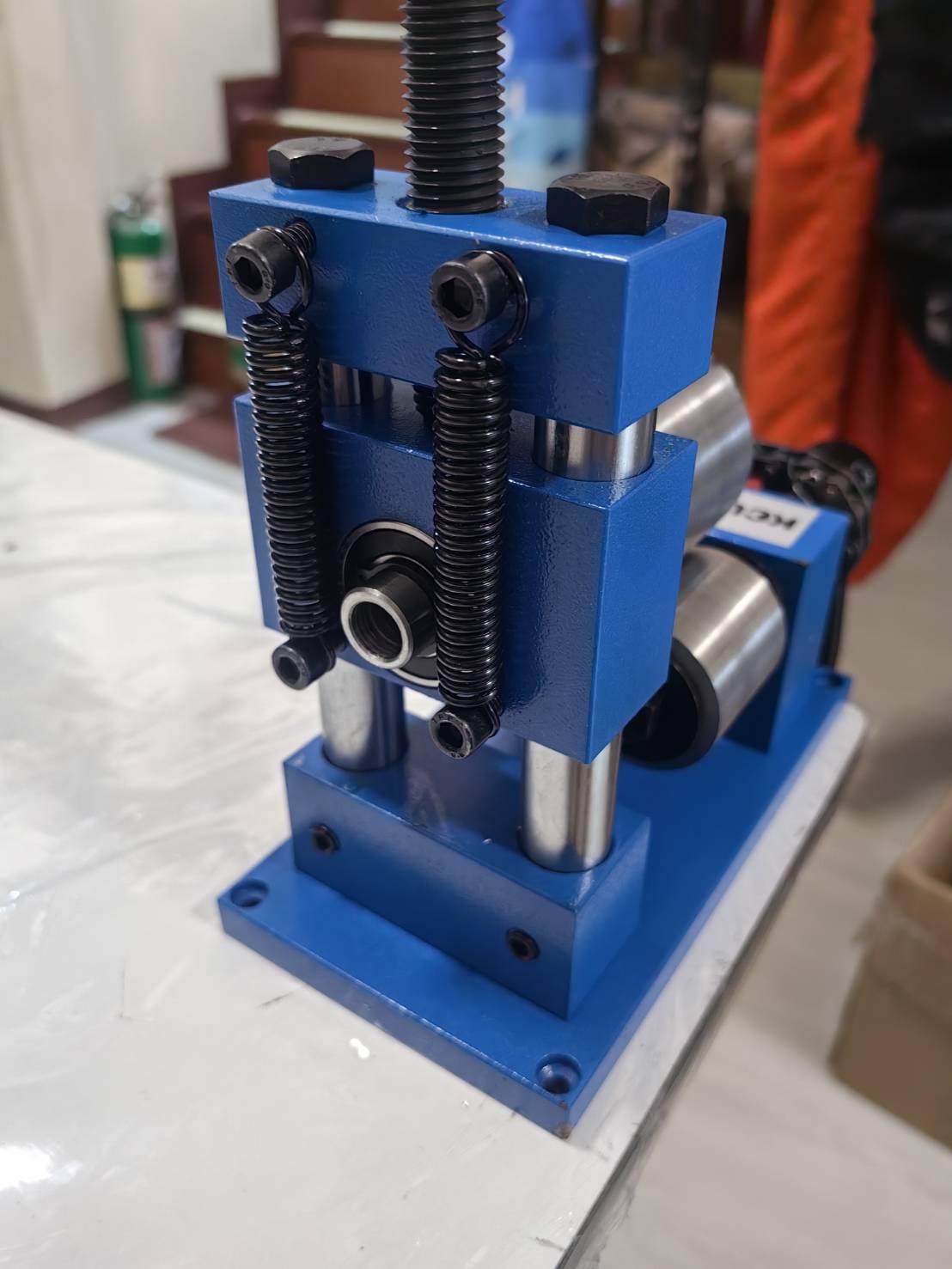 ES24 เครื่องม้วนโลหะอ่อน ทำแหวน/กำไล ลูกกลิ้งหน้า 45 มิล