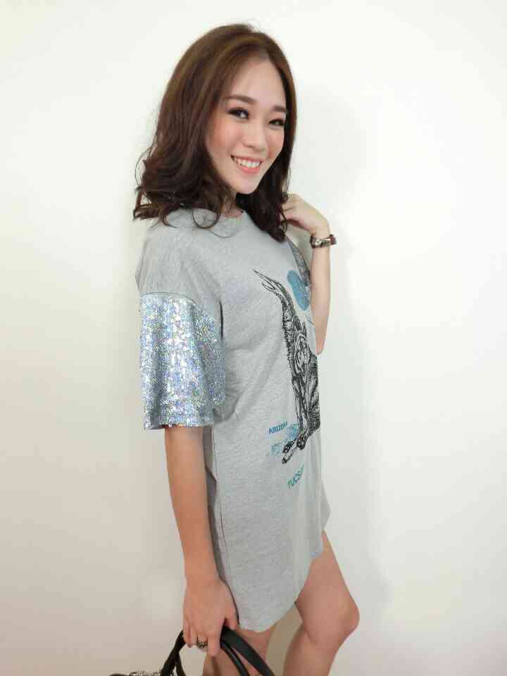 เดรสผ้ายืด/ หรือเสื้อตัวยาว สกีนลาย แขนปักเลื่อมวิ้งค่ะ