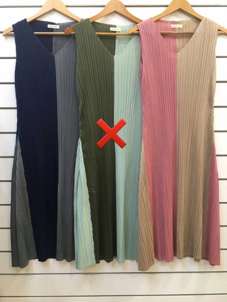 เดรส, ทูโทน ตัดต่อสีแบบเก๋สุดๆ ช่วงชายทรงบานออก ผ้าพรีเมี่ยมขึ้นเงาเล็กๆค่ะ