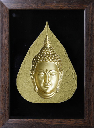 พระมองตาม ศิลปะหินทราย พระหันหน้าได้ สีทอง จิ๋ว ขนาด Size 14x19x4.5 cm. Price ราคา 990 บาท.