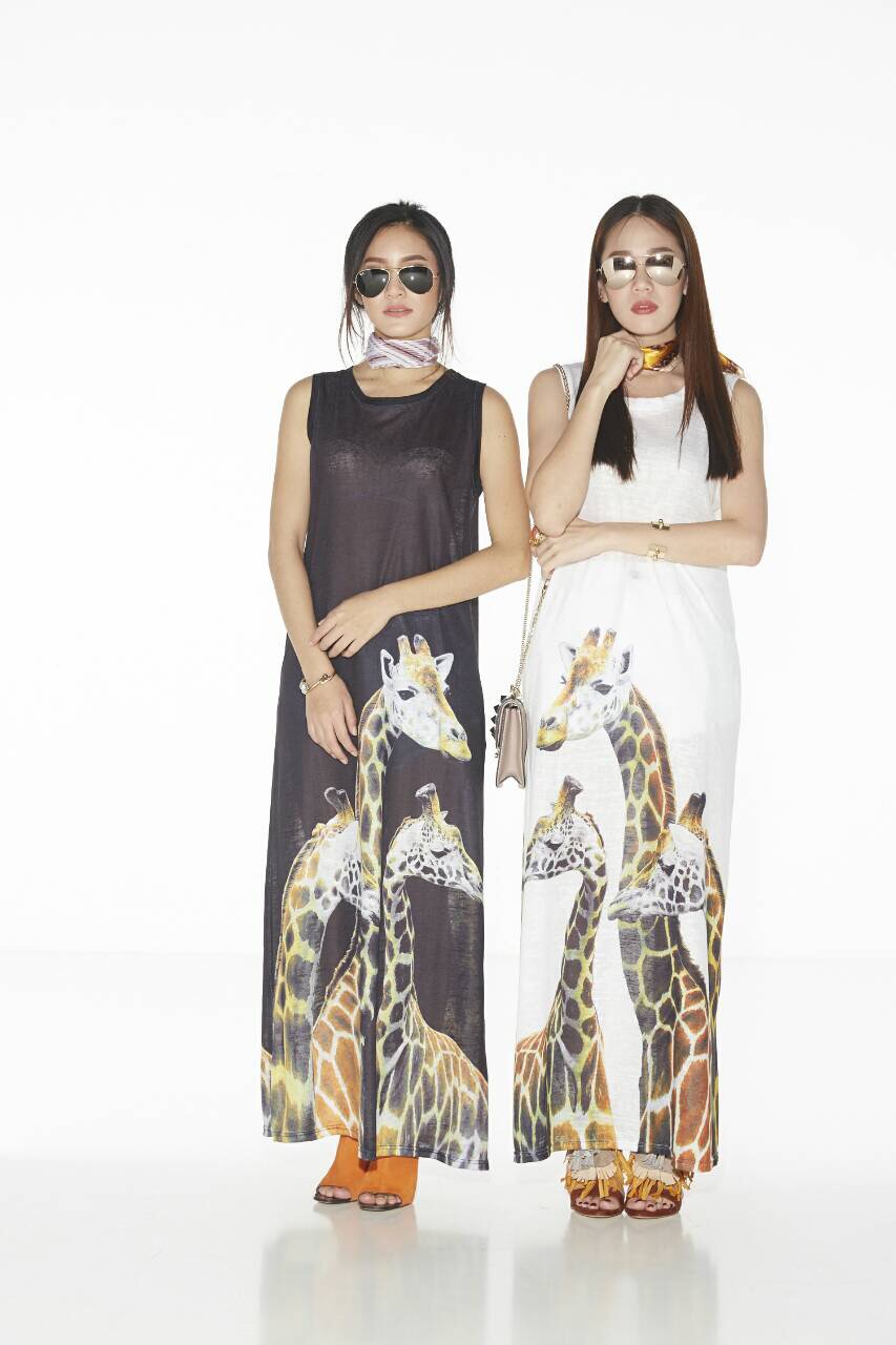 เดรสตัวยาวทรงหรู ปริ้นลายยีราฟ สีสันสวยงามมากค่ะ ใส่ได้หลายโอกาสแนะนำค่ะ