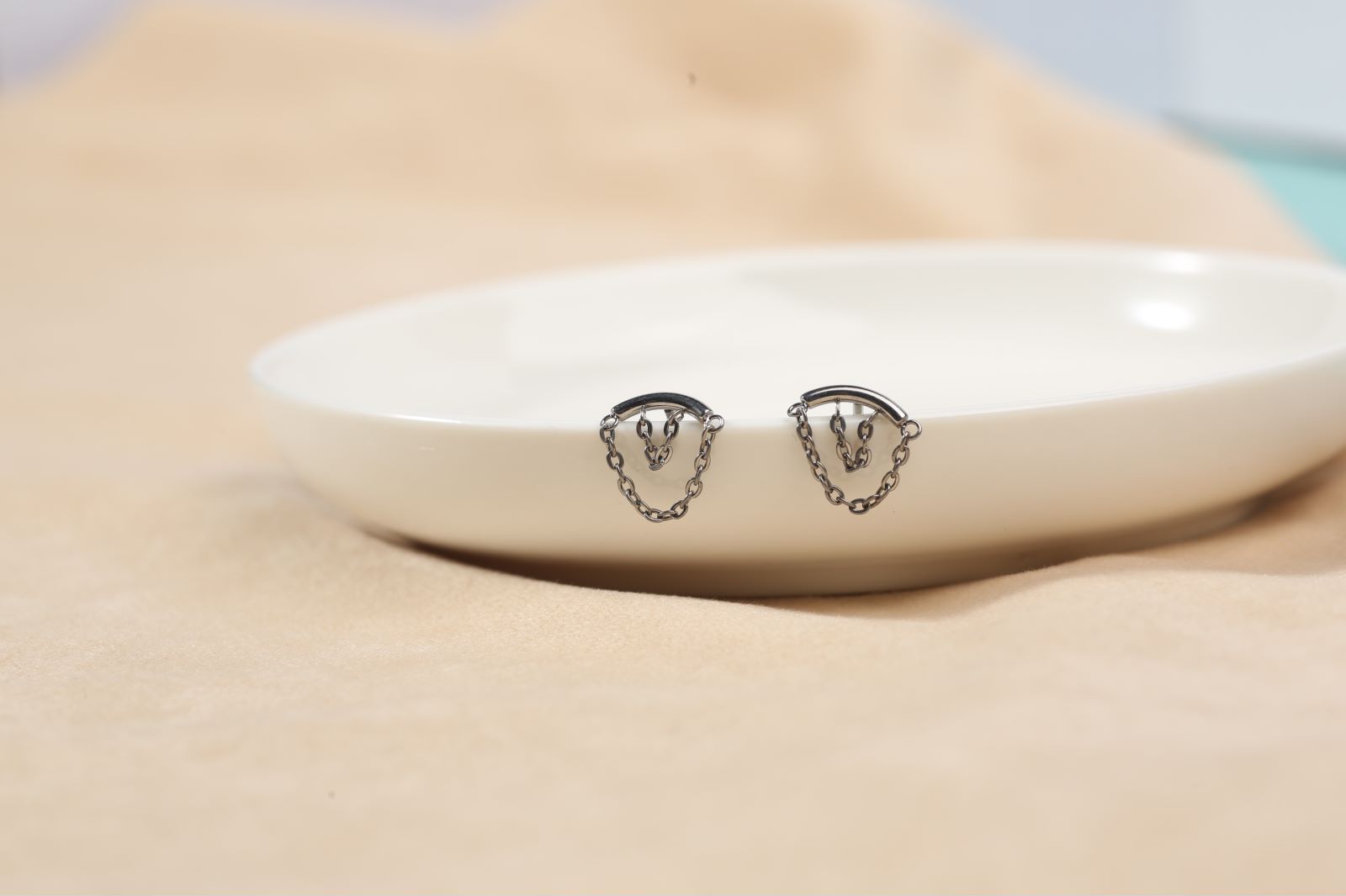 “เช็คสินค้าทัก line ก่อนโอนนะคะ”ไทเทเนี่ยม 100% ต่างหูสำหรับผิวแพ้ง่าย Arrow จิวแป้นแบนขันน็อต ขนาดก้านปกติ ราคา/ข้าง ETC105