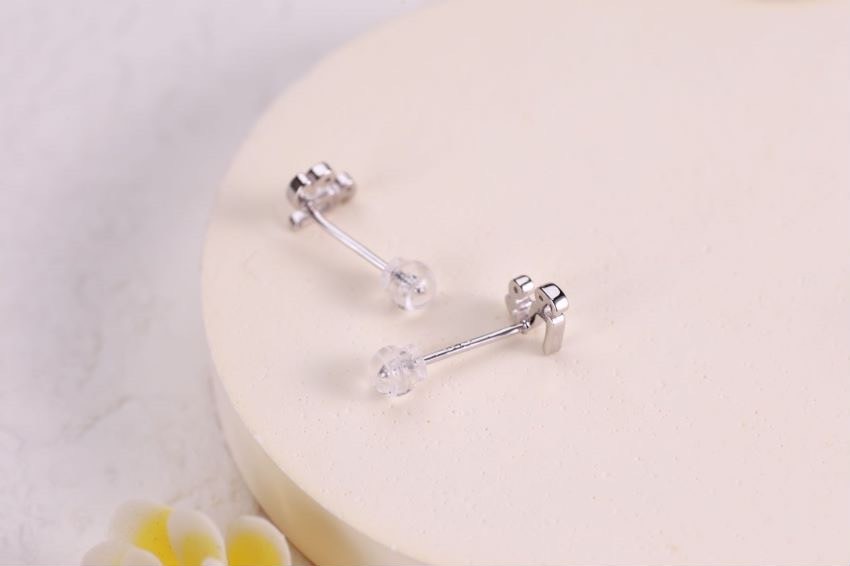 ต่างหูสำหรับผิวแพ้ง่าย เงินแท้ 92.5% ตัวอักษรภาษาอังกฤษ ก-ฮ เลือกผสมได้เลยค่ะ (ราคาต่อข้าง)_ES002