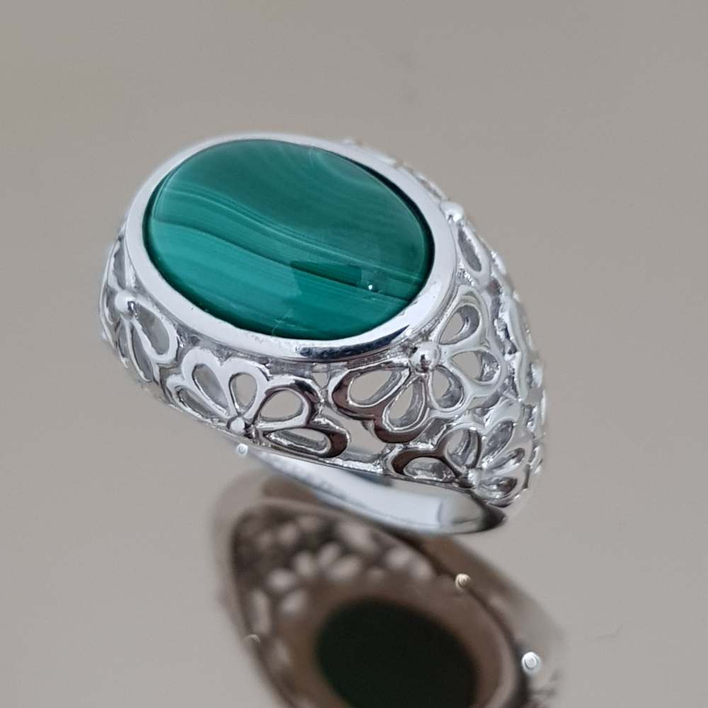 แหวนมาลาไคท์ แหวนหินนําโชค แหวนพลอยแห้ สีเขียว เงินแท้ 925 Malachite Flora Design Big Look Oval 14x10 mm Ring