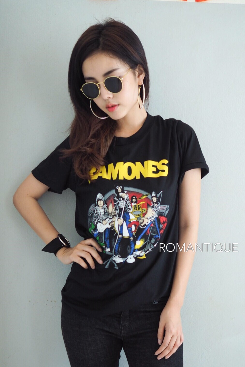 tour shirt เสื้อยืดวงร็อค ผ้าบาง สกรีนลายวงร็อค RAMONES ลายเดียวกันกับที่คุณเป้ย ปานวาดใส่ค่ะ ลายสกรีสวยๆ สกรีนหน้า/หลัง