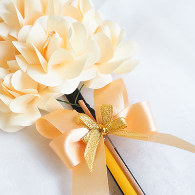 ดอกไม้จันทน์ทิพย์ ช่อประธาน ดอกกุหลาบ 9ดอก