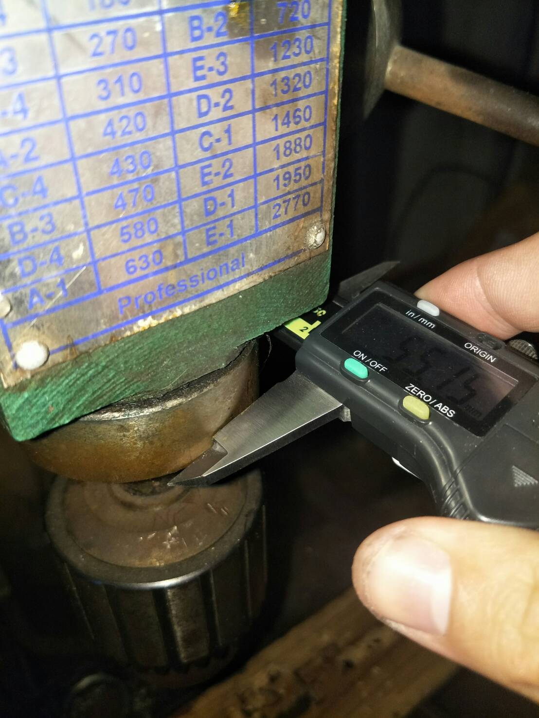 DS04A60 ตัวจับดอกสว่านเจาะไม้รูสี่เหลี่ยม คอ 60 มิล