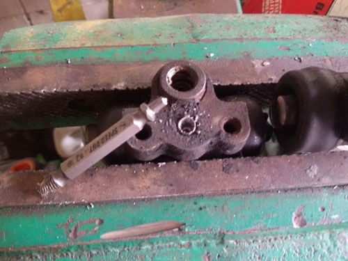 SX01 ดอกถอนเกลียวซ้าย USA แบบมีหัวสว่านในตัว ใช้ถอนสกรู หัวน็อตที่เสีย/ขาดคารู ยกชุด 4 ดอก 4 ขนาด