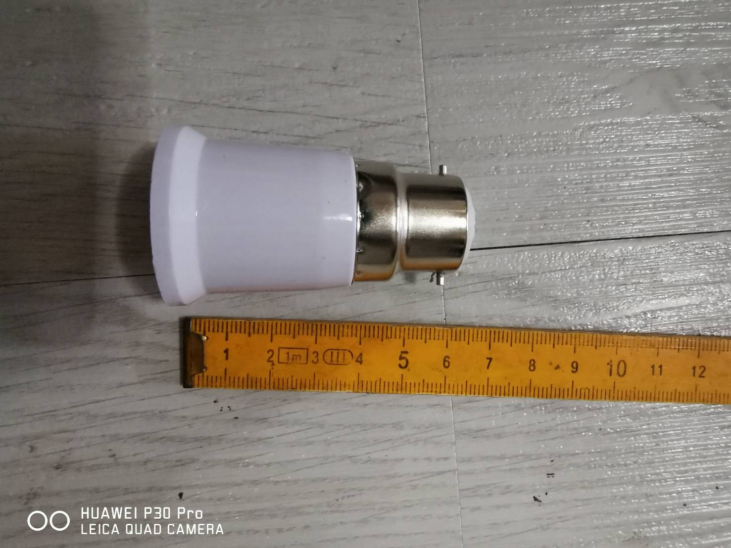 OT105 ขั้วแปลง E27 แบบเกลียวเป็น B22 แบบเขี้ยว