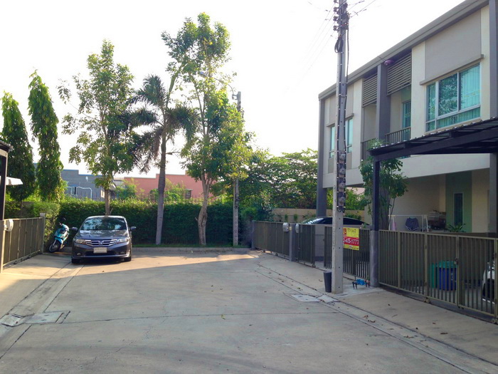 ทาวน์โฮม ลุมพินีทาวน์วิลล์ แจ้งวัฒนะ-ติวานนท์ ถ.สุขประชาสรรค์ 2 ซ.วัดกู้ ต.บางพูด ปากเกร็ด นนทบุรี บ้านใหม่-สวย ทำเลดีมาก