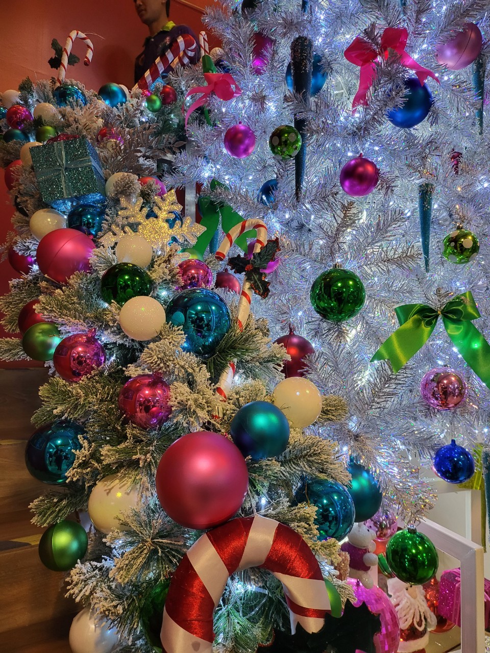 0628685557 ฝ่ายบริการเช่าของใช้ตกแต่งงานเลี้ยง