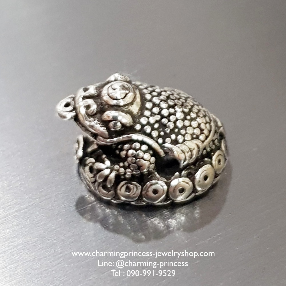 ตัวคั่นคางคกกองเหรียญคาบเหรียญ สัญลักษณ์แห่งความมั่งคั่งยอดนิยม Toad with Coin 925 Sterling Silver Size M