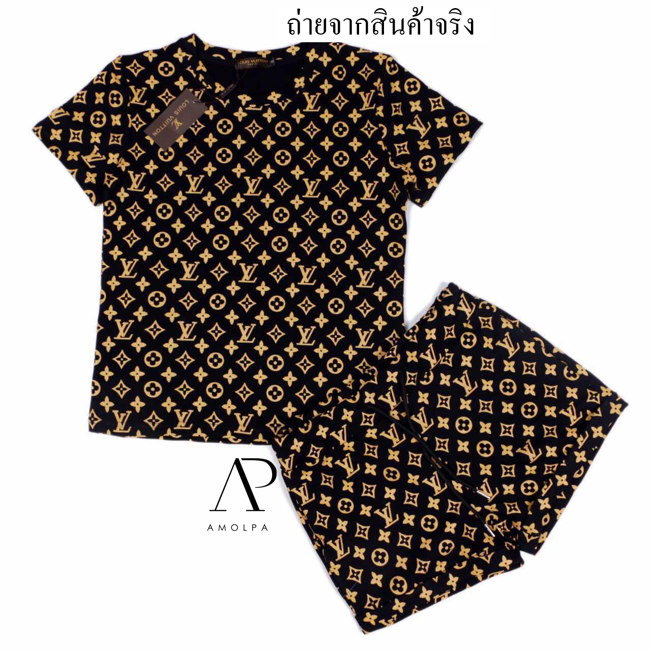 Set เสื้อแขนสั้น+กางเกงขาสั้น แบรนด์ LV ทอลายโลโก้ทั้งตัว เอกลักษณ์ของแบรนด์ LV รุ่นนี้งานดีสุดๆค่ะ รับรองว่าไม่เหมือนใคร