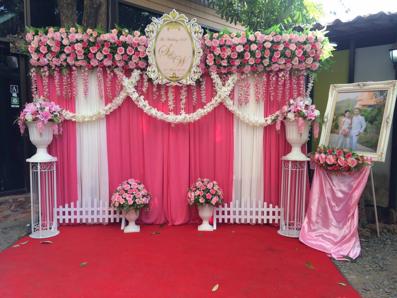 ซุ้มถ่ายภาพงานเกิด ดอกไม้แห้ง ธีมชมพูขาว