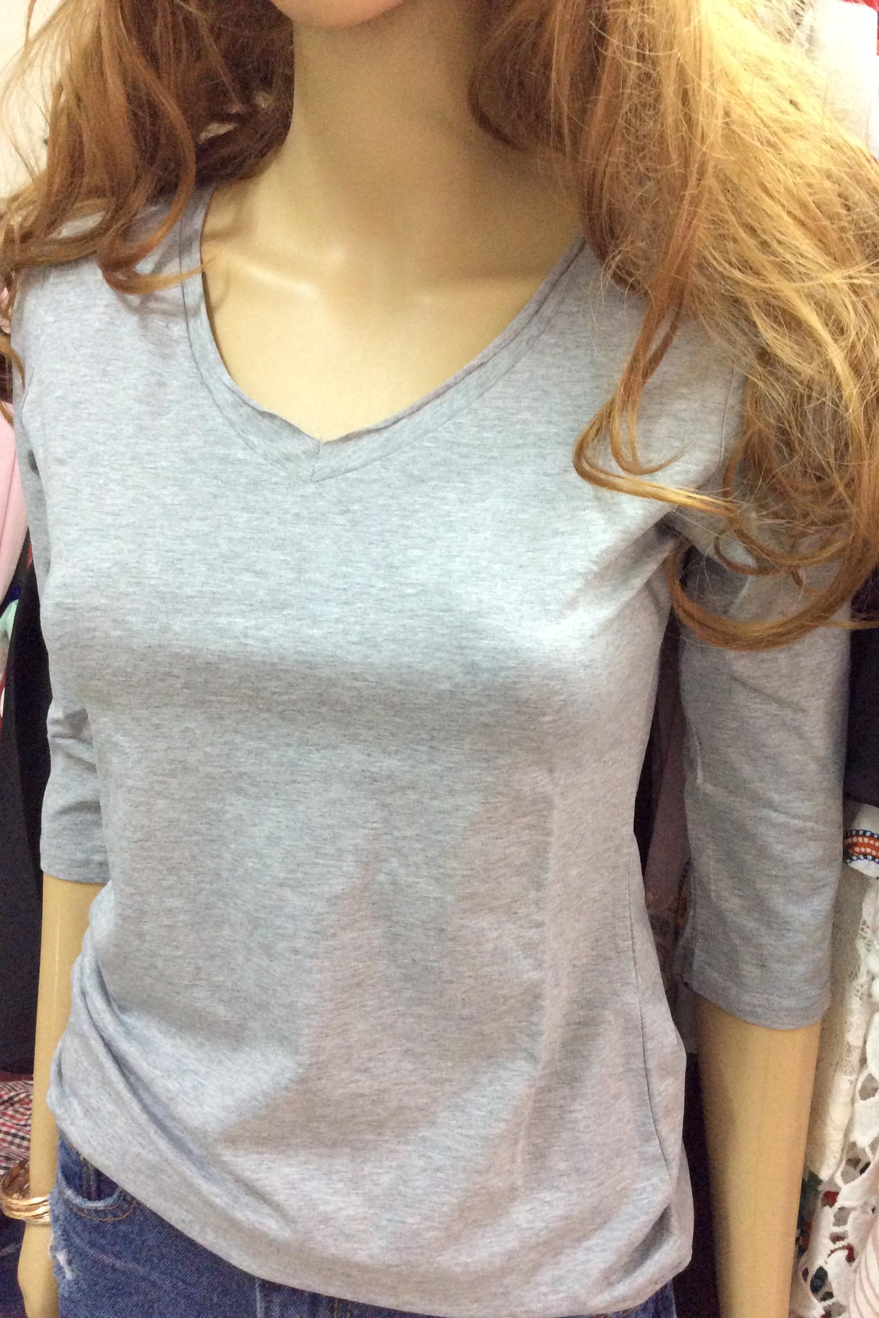 เสื้อยืดคอวีแขนสามส่วน ทรงสวยเหมาะกับสาวมั่นสุดๆ ทรงเข้ารูป ผ้ายืดใส่สบาย มี 9 สี จัดๆๆๆไปเลยย