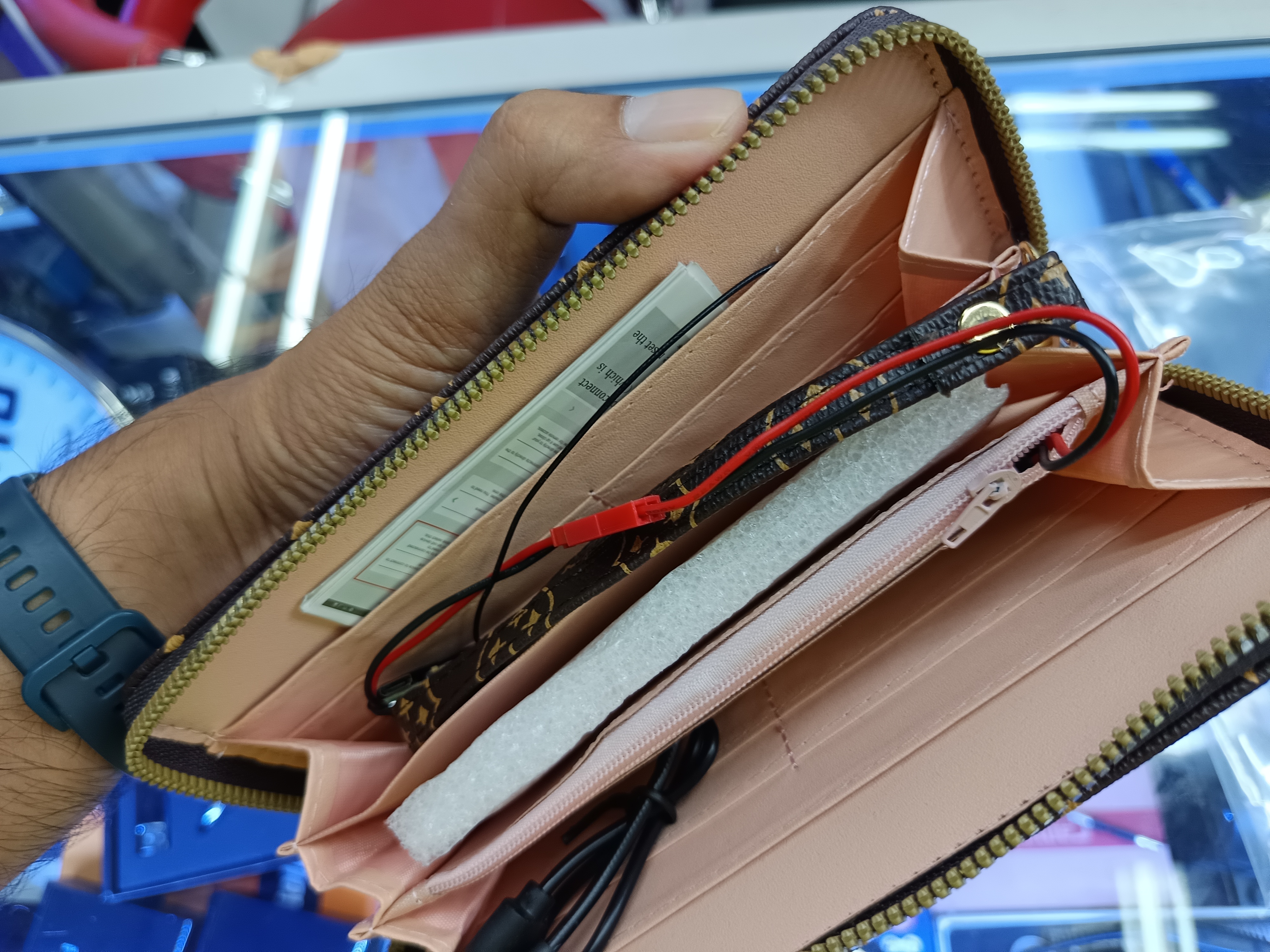 กล้องออนไลน์นักสืบ สายลับกระเป๋าถือผู้หญิง