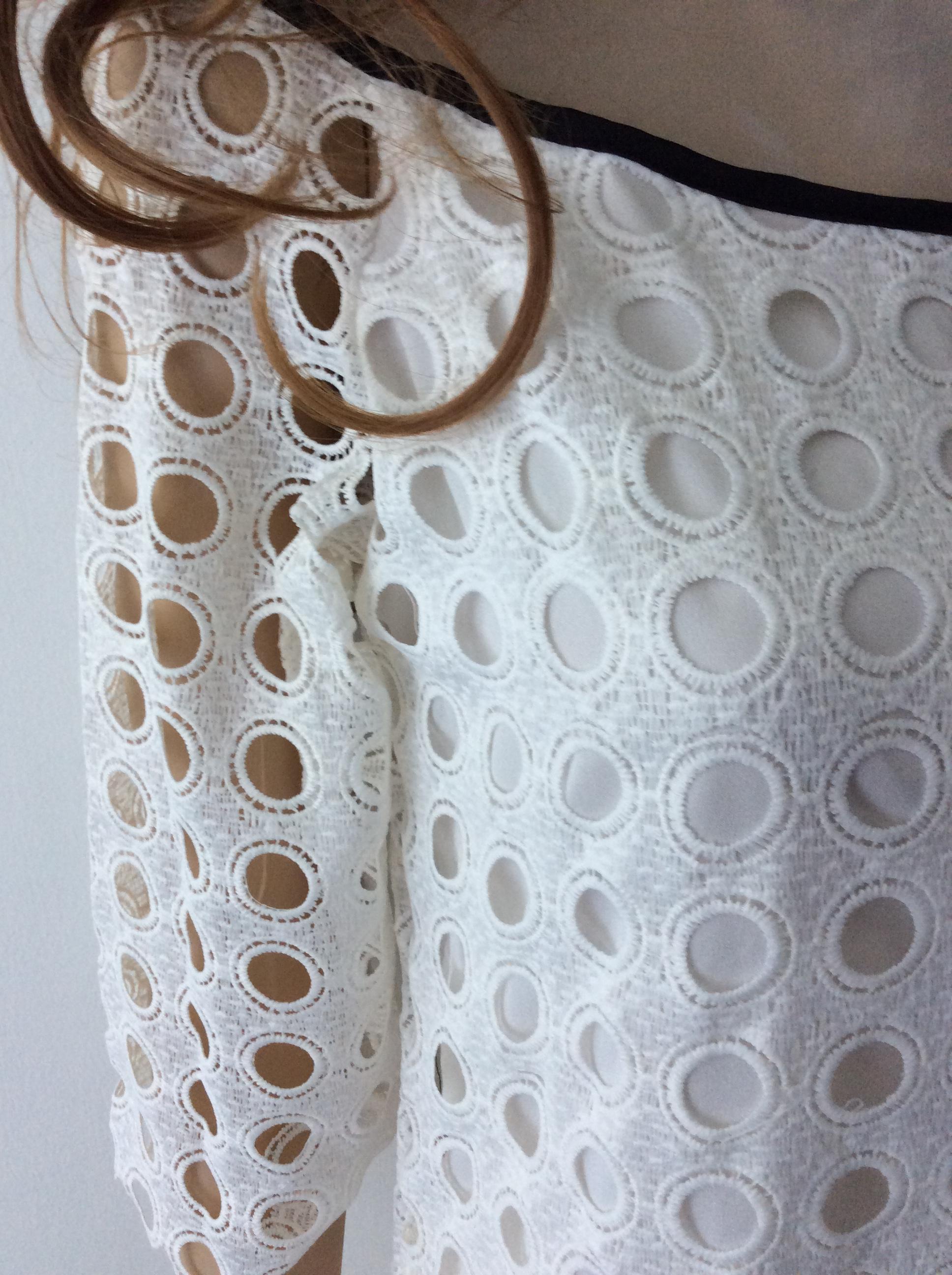 ชุดเดรสเกาหลี ผ้าลูกไม้ฉลุลาย