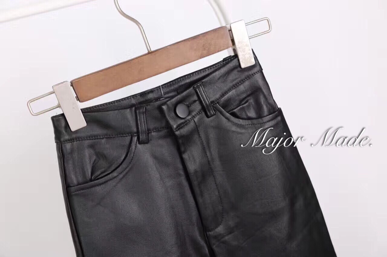 skiny กางเกงหนังสีดำ ทรงสวย เอวสูงมาก