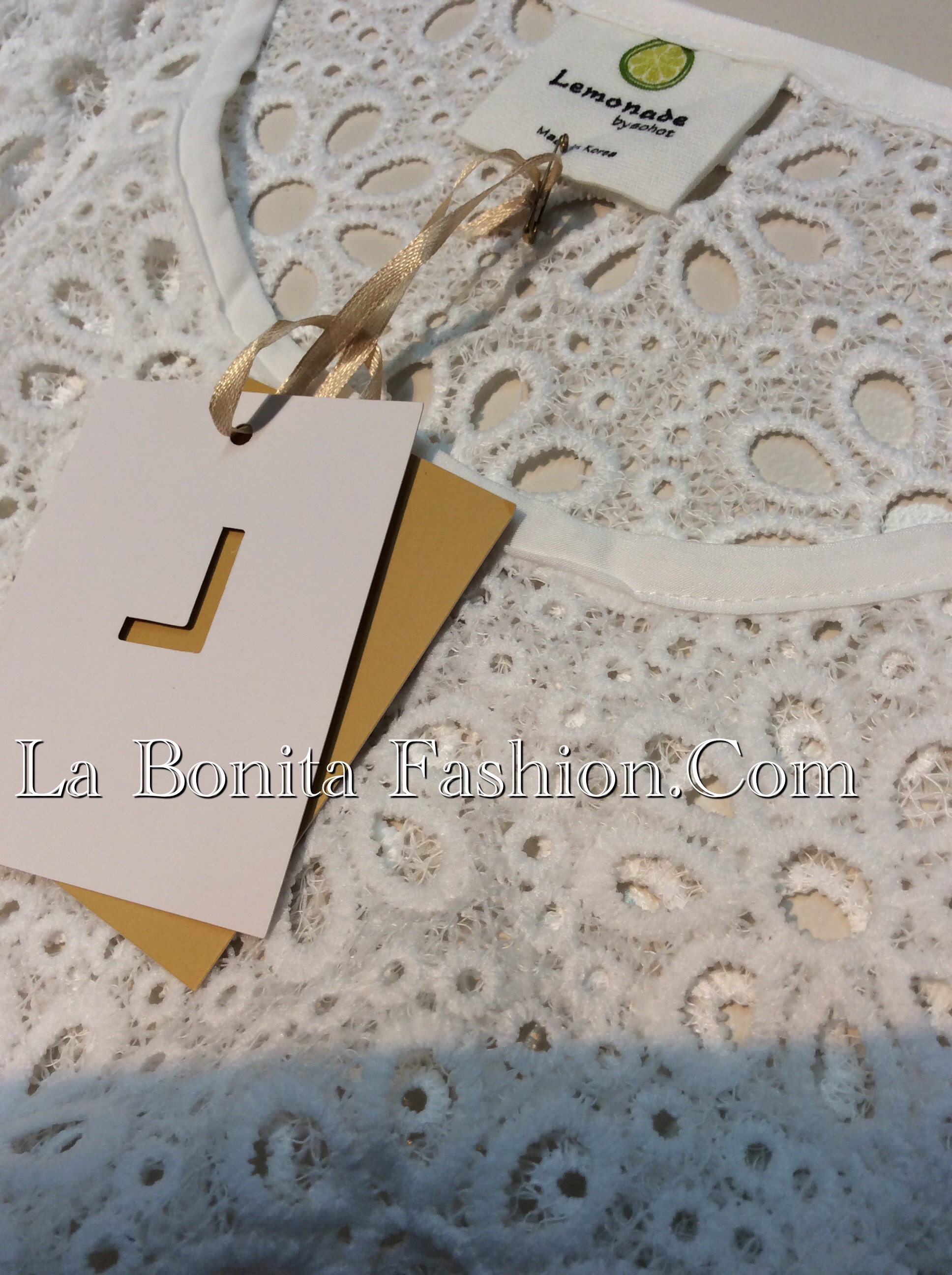 เดรสลูกไม้กระโปรงลายดอก