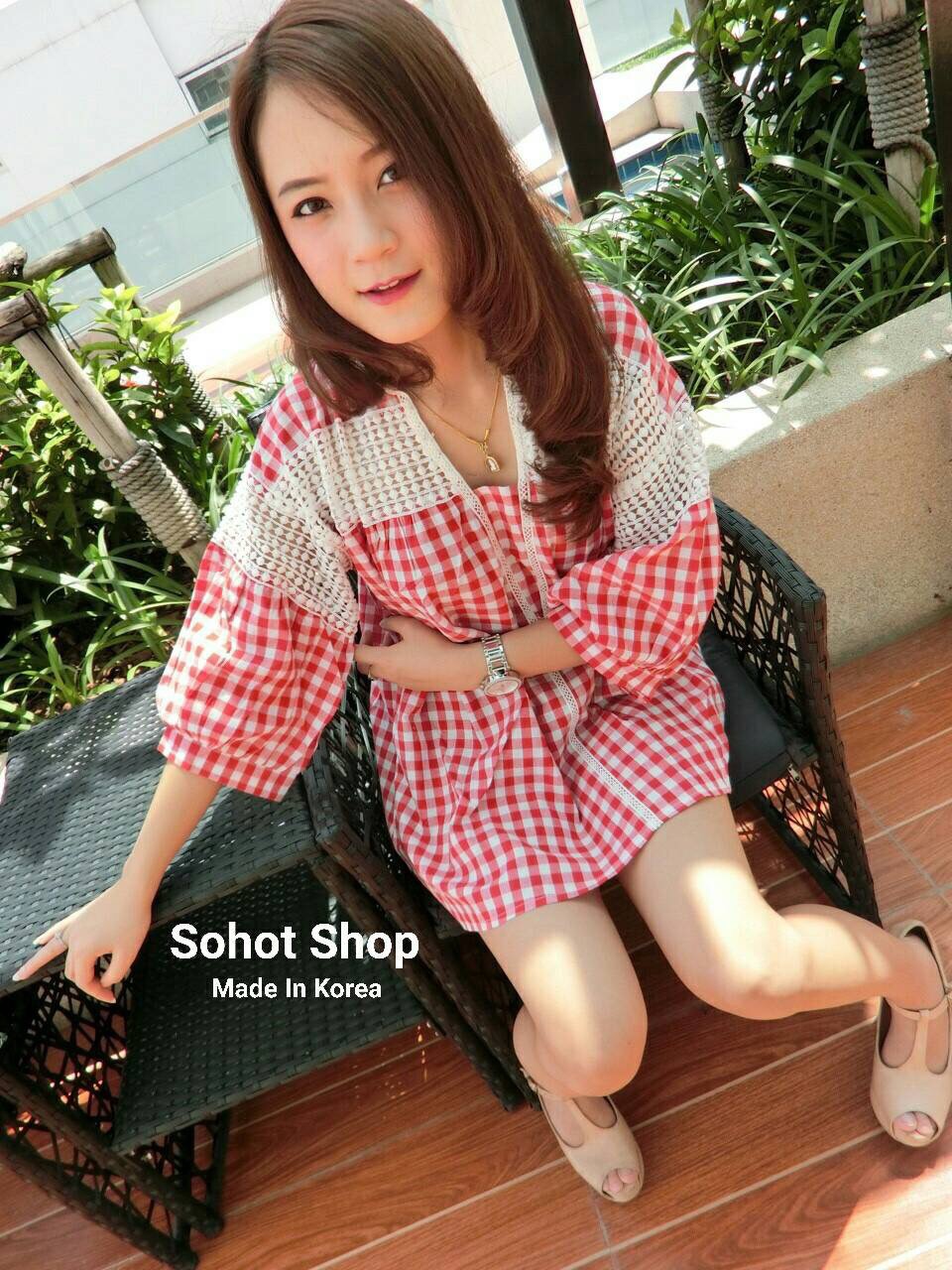 New Arrival Sohot Shop เสื้อลายสก๊อตทรงปล่อย หน้าอกและช่วงแขนตัดต่อลูกไม้ซีทรู