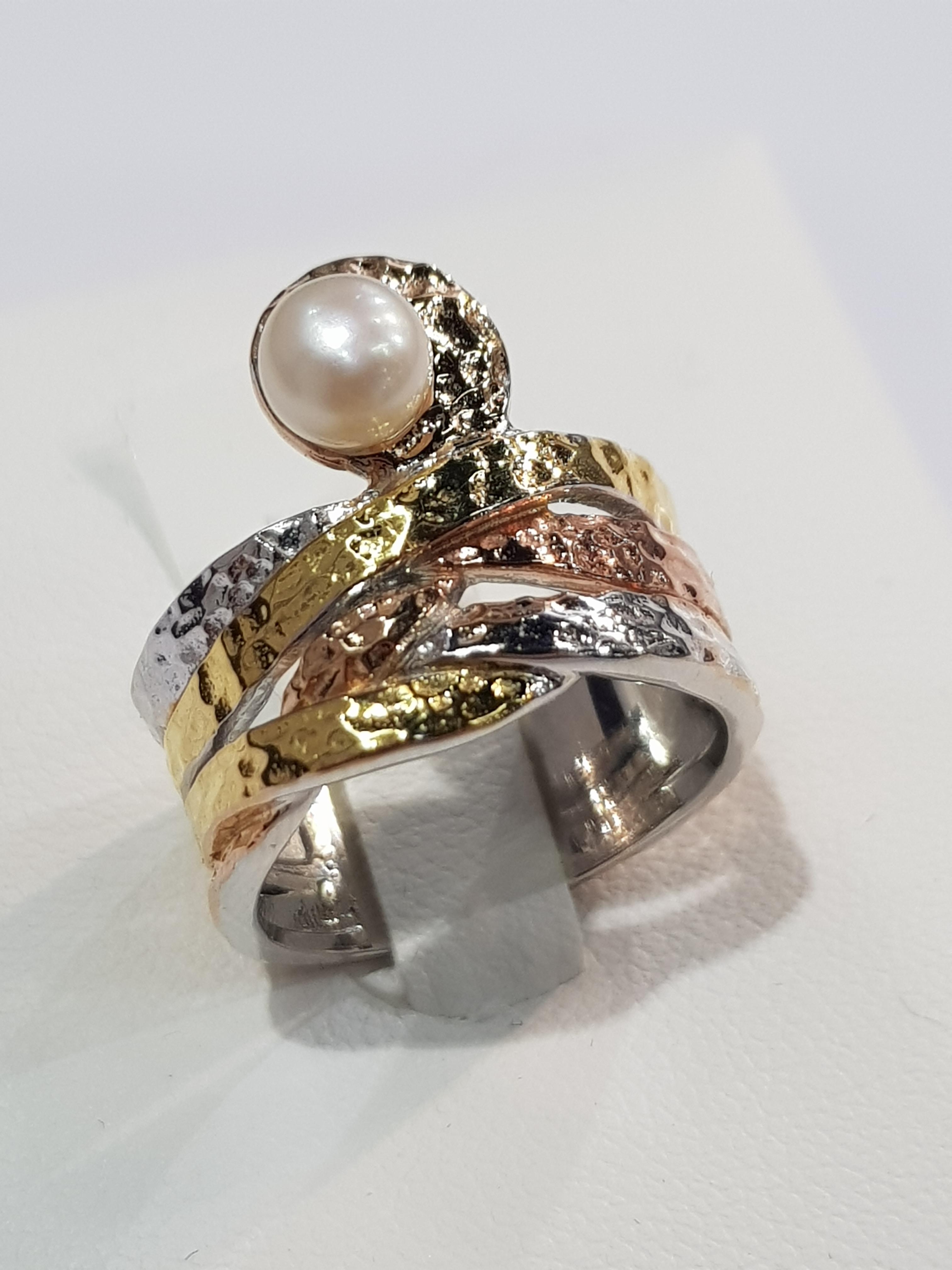 แหวนไข่มุก แหวนมุกนำโชค แหวนเงินแท้ชุบสามสี สวยหรู 925 Tri Color (Rhodium, Yellow Gold and Pink Gold) Freshwater Pearl Ring