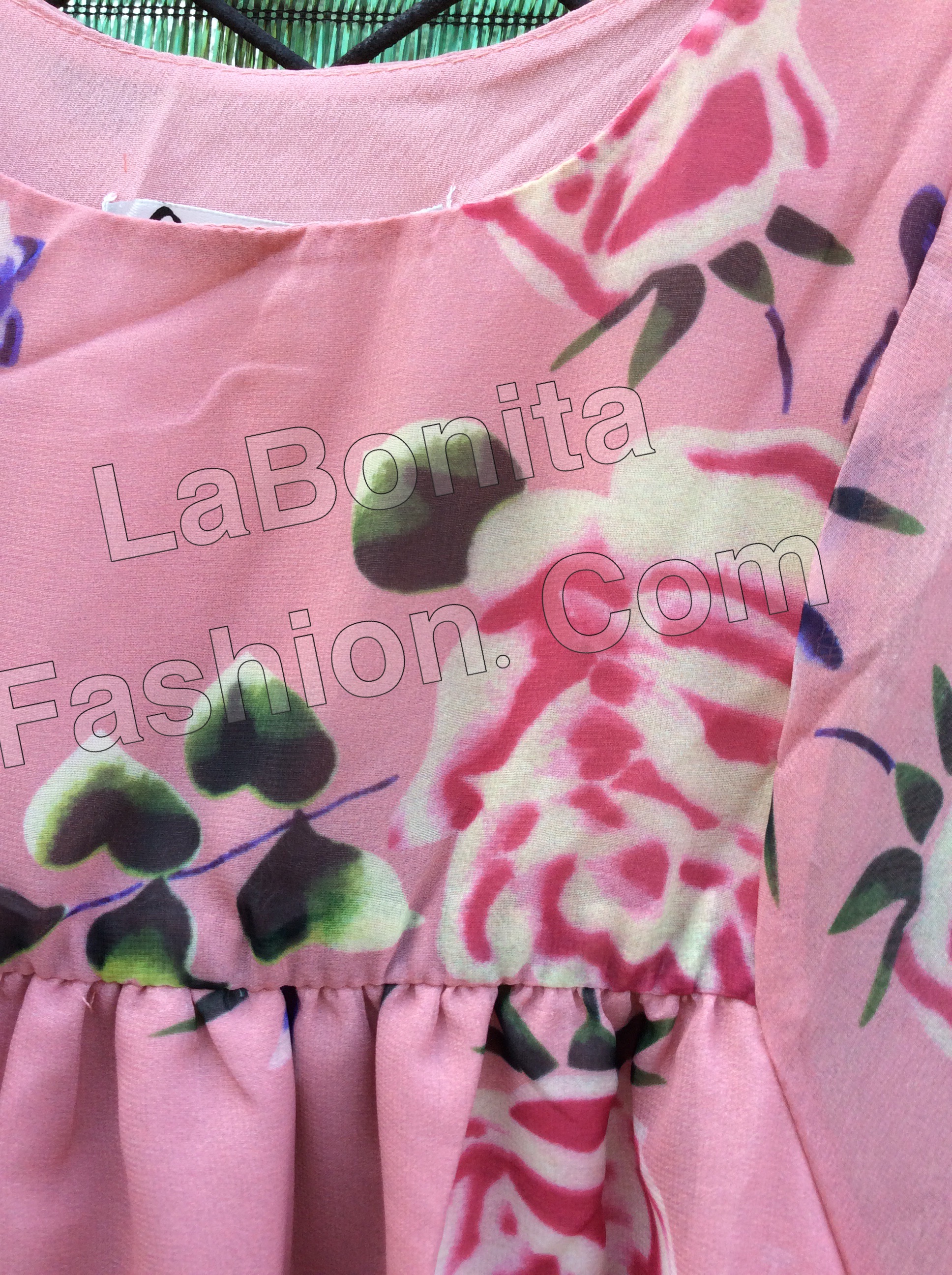 เดรสSoda ลายดอกกุหลาบสีชมพู แบบที่ดาราใส่กันเยอะมากๆๆๆ