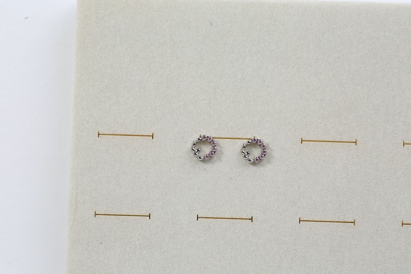 “เช็คสินค้าทัก line ก่อนโอนนะคะ”ไทเทเนี่ยม 100% ต่างหูสำหรับผิวแพ้ง่าย Lullaby จิวแป้นแบนขันน็อต ขนาดก้านปกติ ราคา/ข้าง ETC142