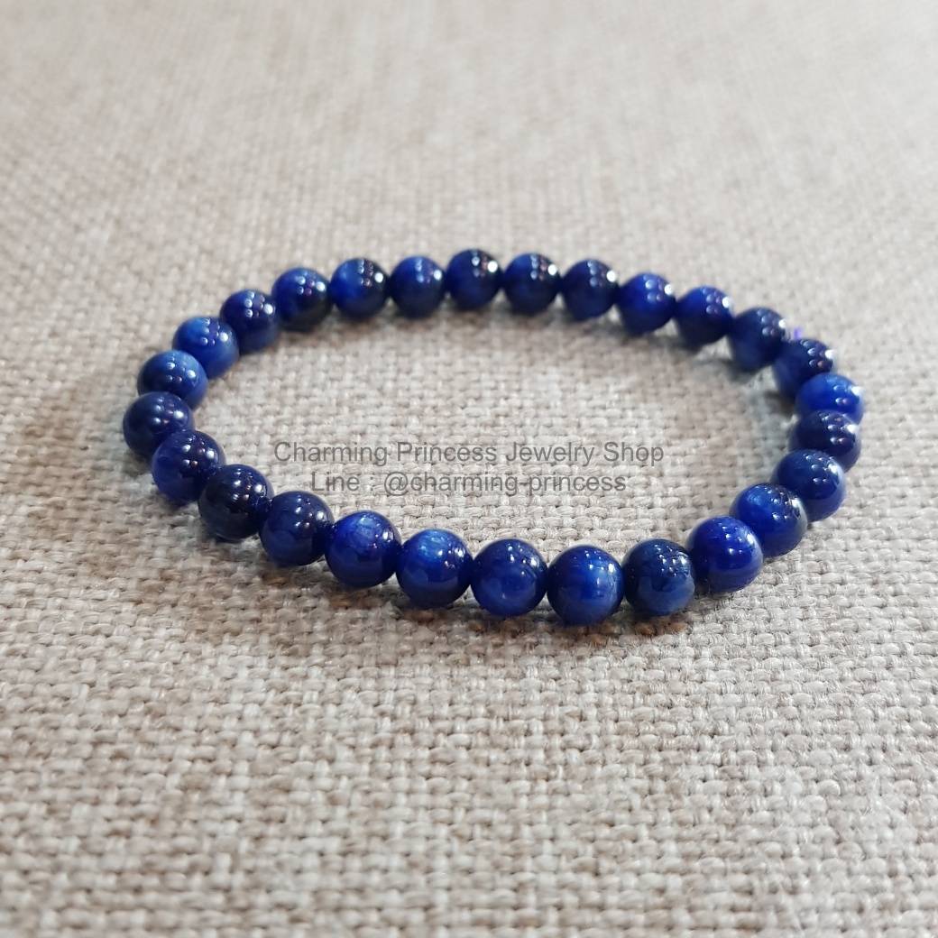 Kyanite ไคยาไนท์ 6.5 มม หินสีที่มีประสิทธิภาพสูง ในเรื่องสติและปัญญา ทำให้มองการไกล ทำให้เราใช้ชีวิตอยู่ในสังคม ได้ด้วยความสติและปัญญา และความสามารถเผชิญกับปัญหาและแก้ปัญหาได้ทุกสถานการณ์