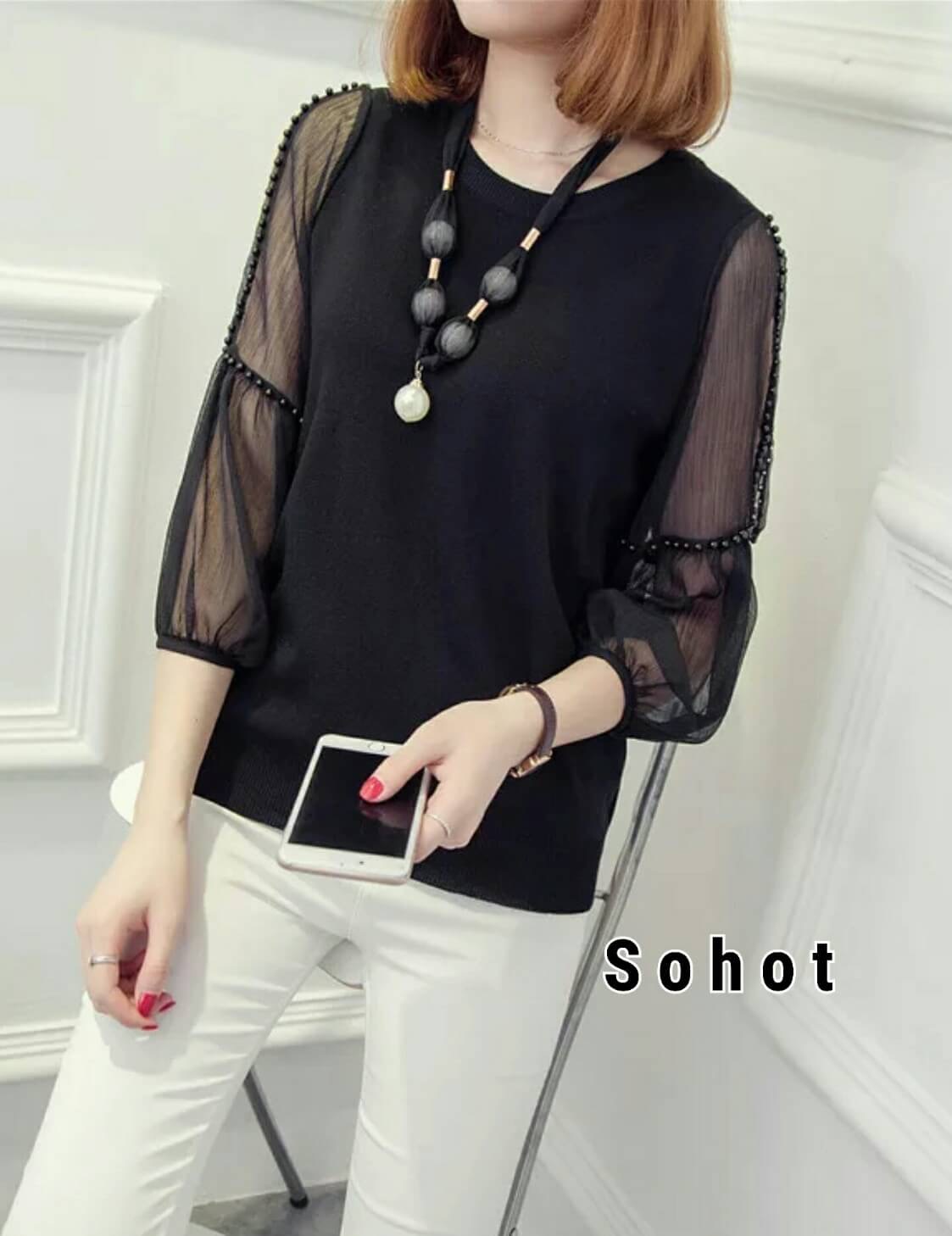 เสื้อไหมพรมงานสไตล์ Korea เนื้อผ้าบางไม่หนา แขนใช้ผ้าซีทรูประดับมุกสีดำ ใส่สบายงานสวยน่าใส่มากๆ ค่ะ