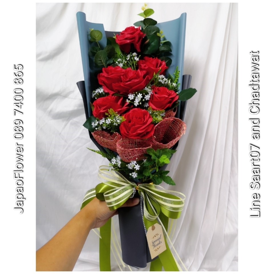 ช่อดอกกุหลาบแดง ทรงสูง พร้อมตุ๊กตาหมี