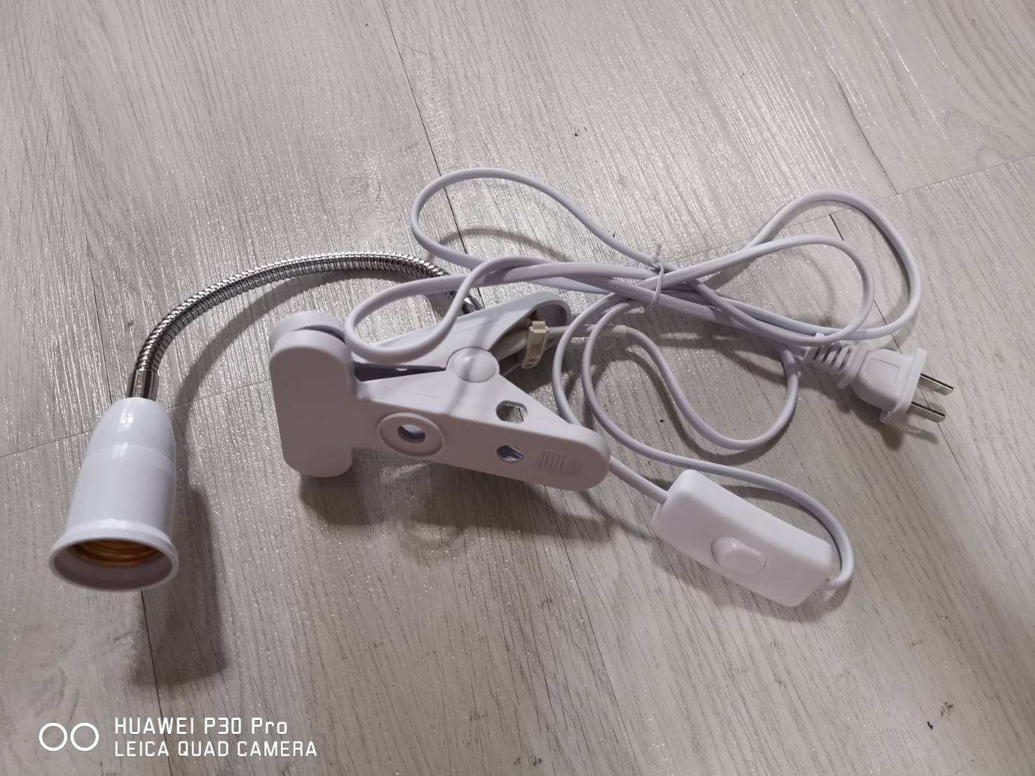 OT106 ขั้วต่อสายอ่อนหลอดไฟ E27 ยาว 20cm แบบมีสวิทซ์ เปิด-เปิด