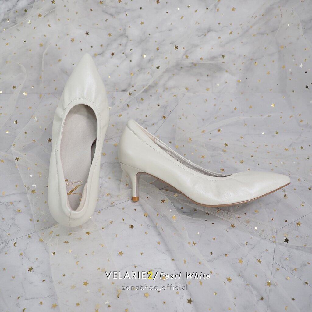 ทรงปกติ เปลี่ยนไซส์ได้ ไม่รับคืน รุ่นขายดี Zenachoo Velarie2 สูง 2 นิ้ว สี Pearl White หนังแกะแท้ หัวแหลมหน้ากว้าง