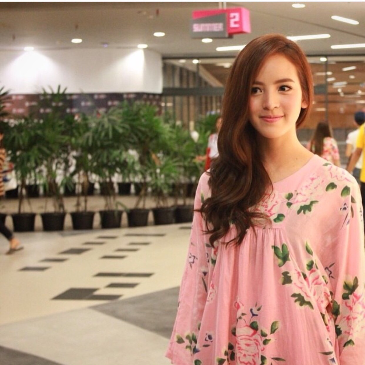 เดรสSoda ลายดอกกุหลาบสีชมพู แบบที่ดาราใส่กันเยอะมากๆๆๆ