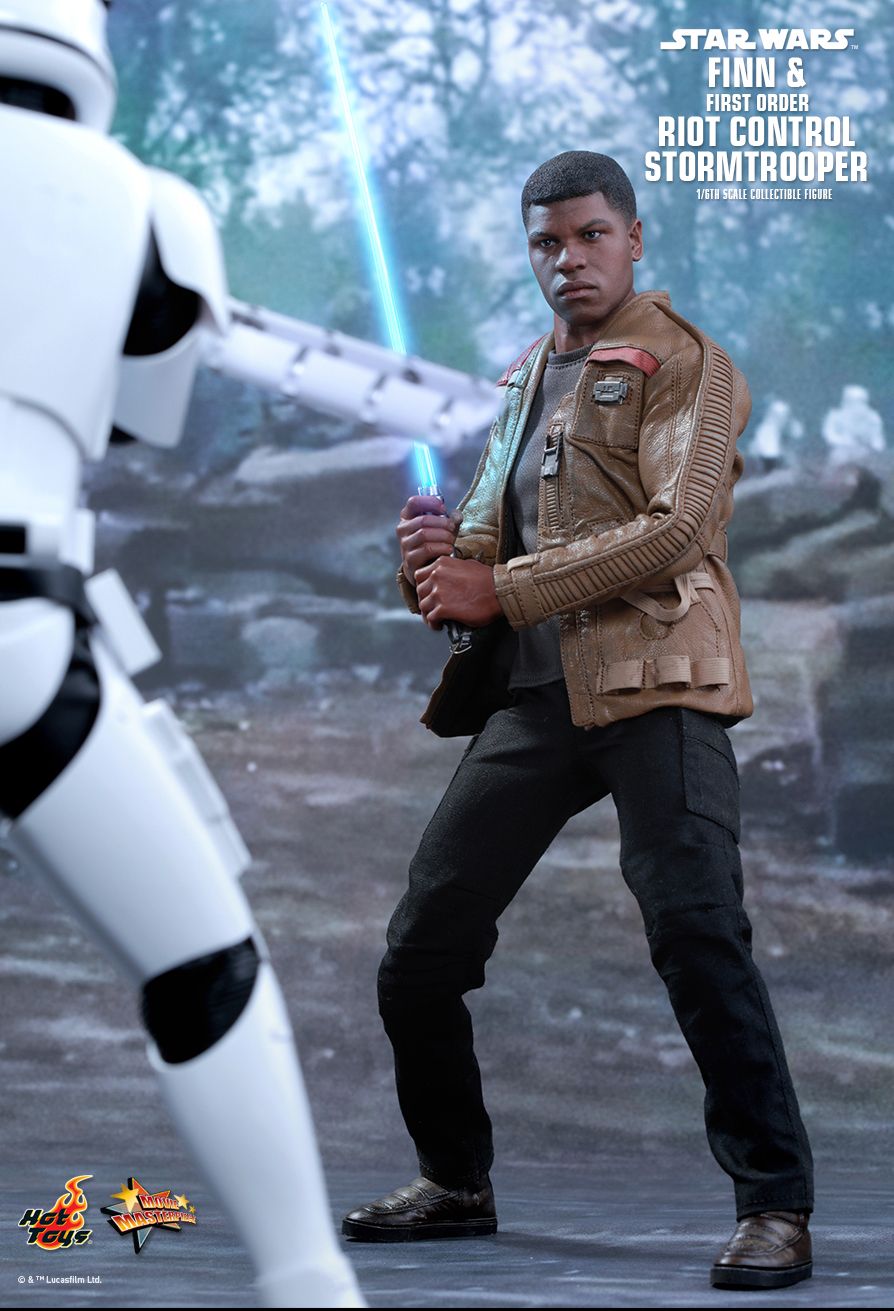 Hot Toys MMS346 STAR WARS: THE FORCE AWAKENS - FINN & STORMTROOPER