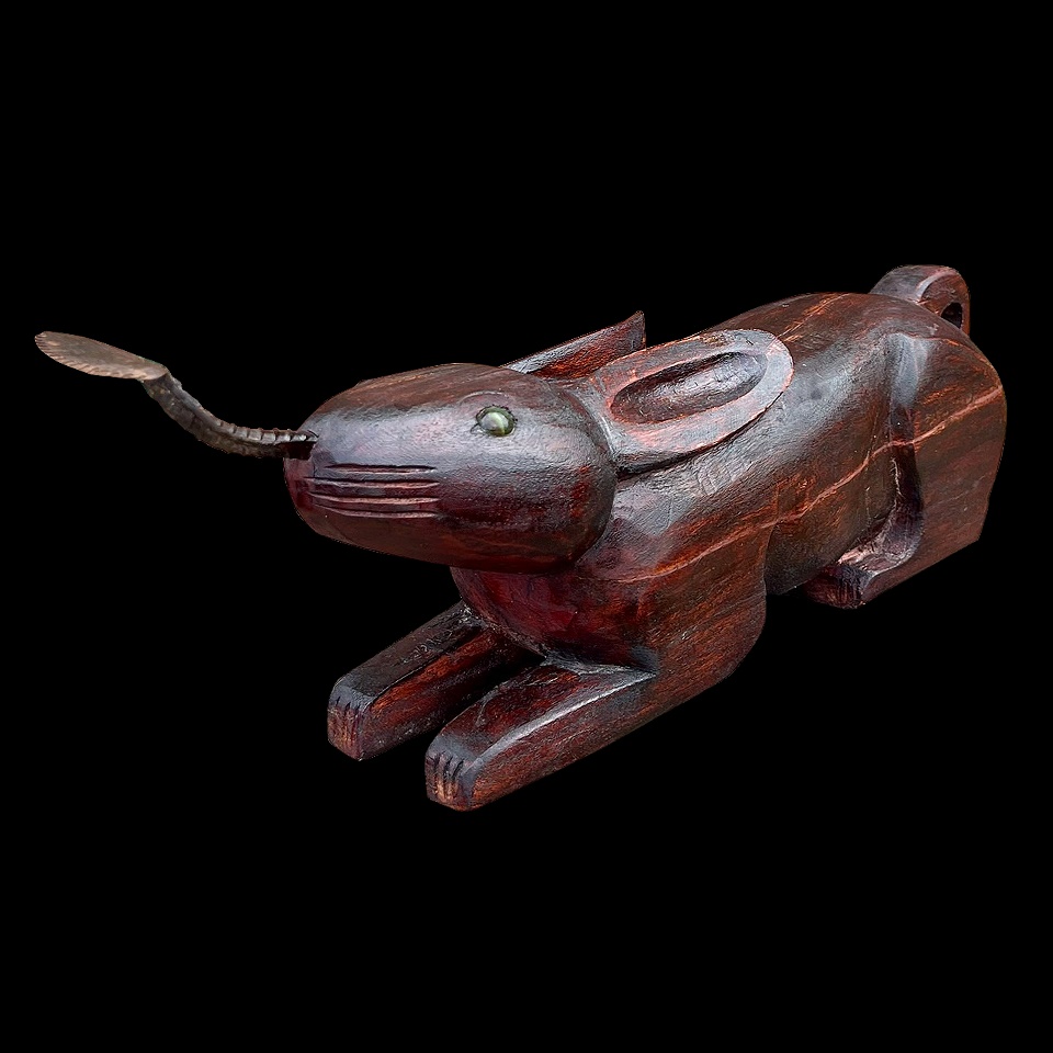 กระต่ายขูดมะพร้าวแกะสลัก สีโอ้ค กระต่ายไม้เนื้อแข็ง