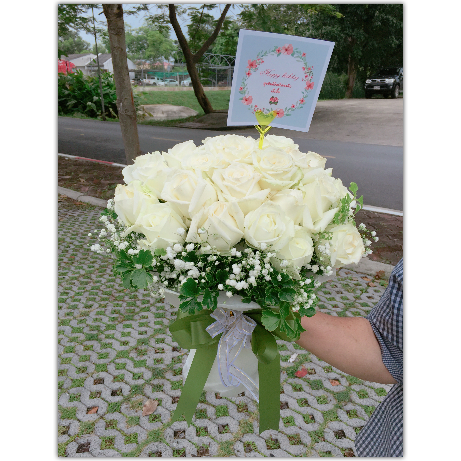 ช่อดอกไม้กุหลาบขาว ยิบโซ