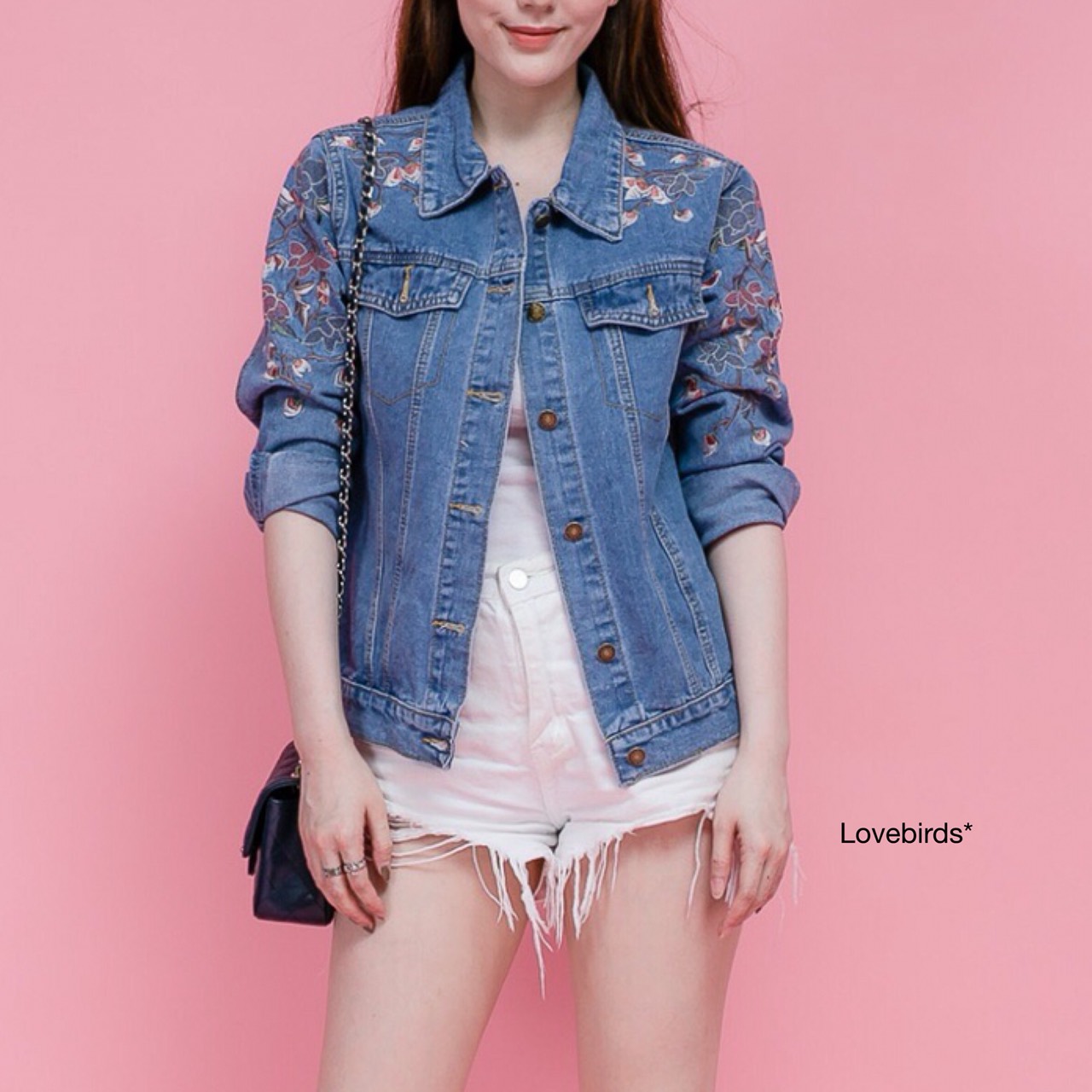 แจ็คเก๊ตยีนส์ แฟชั่นเกาหลี ปักลายดอกไม้ที่ไหล่และแขนเสื้อ งานปักสวยแน่นใส่คลุมก็เท่