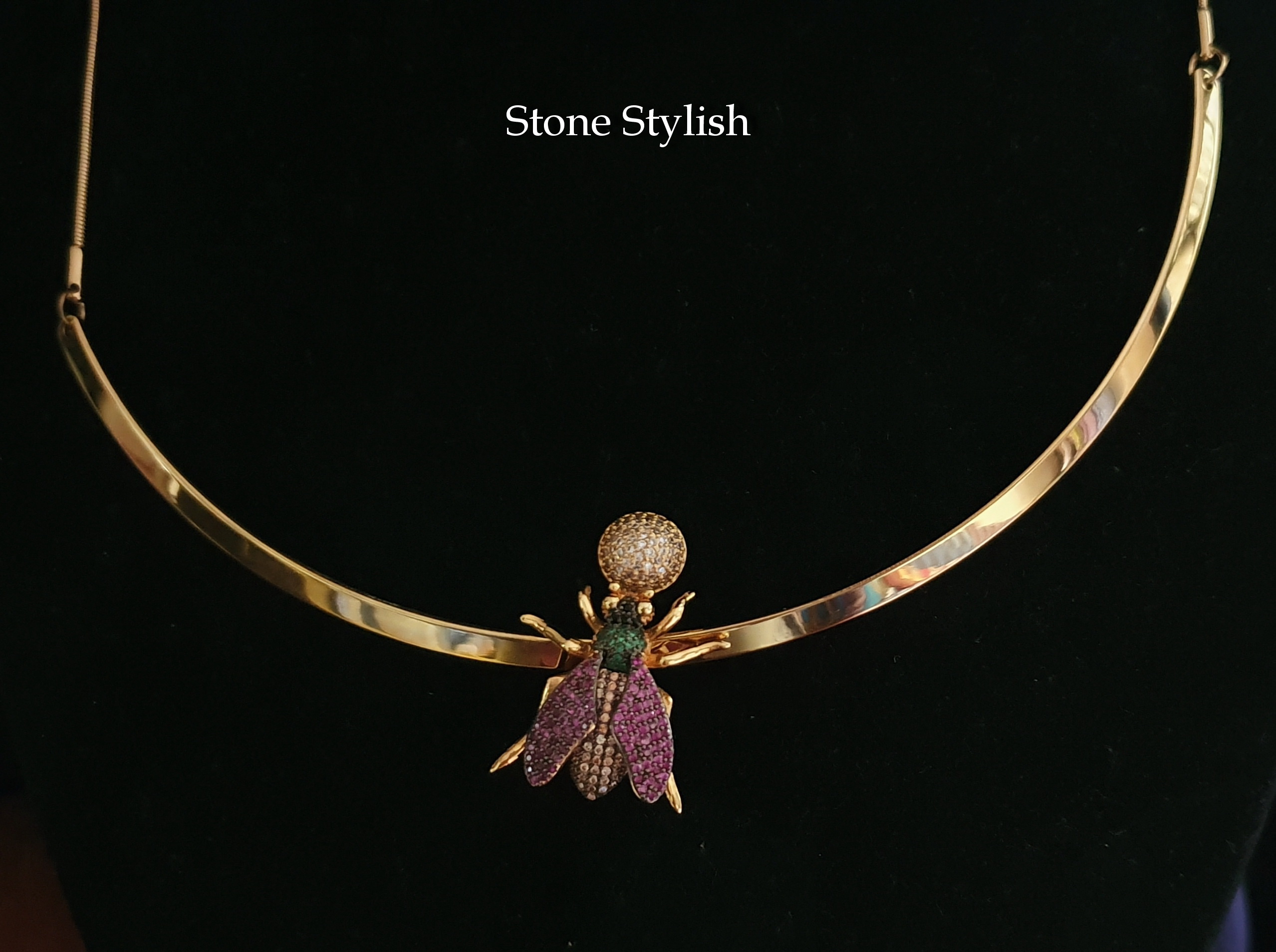 สร้อยข้อมือ ทับทิมพม่า (Ruby Stone) ขนาด 11 มิล + จี้คริสตัลรูปแมลง